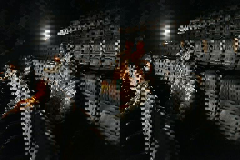 Riapre lo storico cinema dopo anni di abbandono: nuova vita tra proiezioni d’autore e eventi locali